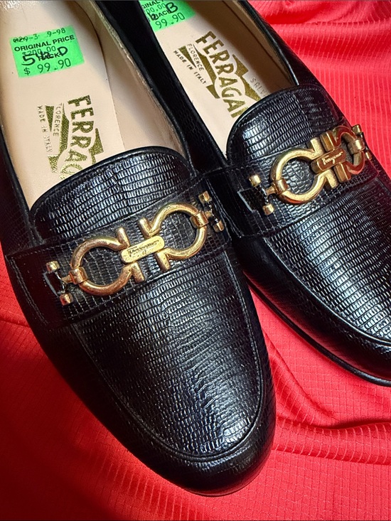 Salvatore Ferragamo Shoes - NEW Salvatore Ferragamo WOMEN DS 43020 5.5 Lizard-Textured Loafers Gold Hardware